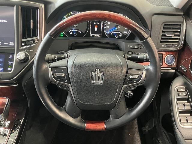 クラウンマジェスタ Ｆバージョン　禁煙　サンルーフ　パノラミックビューモニタ　１８インチＡＷ　プリクラッシュ　レーダークルーズ　クリアランスソナー　ブラインドスポットモニター　黒本革エアシート　メモリパワーシート　電動リアサンシェード（75枚目）