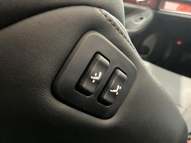 クラウンマジェスタ Ｆバージョン　禁煙　サンルーフ　パノラミックビューモニタ　１８インチＡＷ　プリクラッシュ　レーダークルーズ　クリアランスソナー　ブラインドスポットモニター　黒本革エアシート　メモリパワーシート　電動リアサンシェード（76枚目）