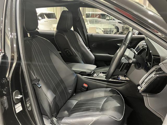 クラウン ＲＳ　アドバンス　禁煙　サンルーフ　パノラミックビューモニタ　デジタルインナーミラー　レザーシートパッケージ　黒本革エアシート　ＡＣ１００Ｖ　トヨタセーフティセンス　プリクラッシュ　レーダークルーズ　クリアランスソナー（9枚目）