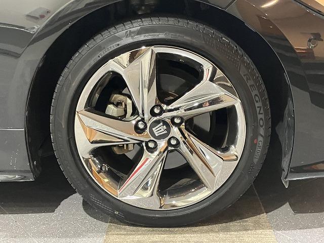 クラウン ＲＳ　アドバンス　禁煙　サンルーフ　パノラミックビューモニタ　デジタルインナーミラー　レザーシートパッケージ　黒本革エアシート　ＡＣ１００Ｖ　トヨタセーフティセンス　プリクラッシュ　レーダークルーズ　クリアランスソナー（29枚目）