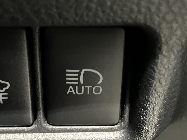 Ｃ－ＨＲ Ｇ　禁煙車　ＴＲＤフルエアロ　純正９インチナビゲーション　トヨタセーフティセンス　プリクラッシュ　レーダークルーズ　クリアランスソナー　ブラインドスポットモニター　黒ハーフレザーシート　純正１８インチＡＷ（9枚目）