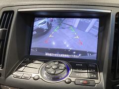 【バックカメラ】運転席から画面上で安全確認ができます。駐車が苦手な方にもオススメな便利機能です。 5