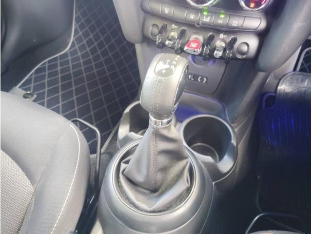 MINI クーパーD ナビ ETC キセノン スマートキー ミュージックサーバー Bluetooth USB AUX アルミ オートエアコン オートライト(22枚目)