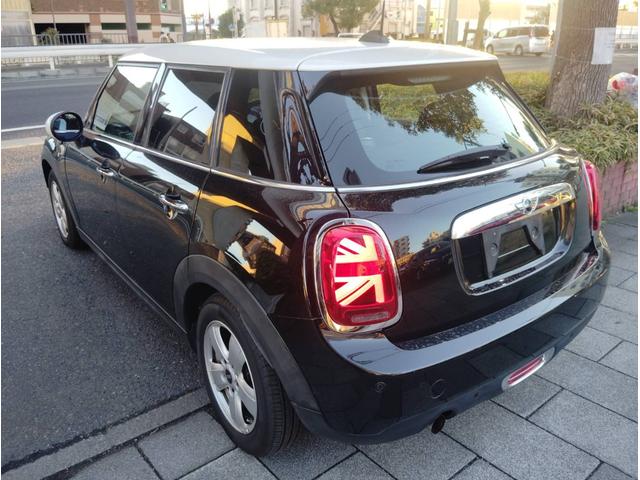 ＭＩＮＩ クーパー　ナビ　バックカメラ　ＥＴＣ　ＬＥＤ　デイライト　障害物センサー　Ｂｌｕｅｔｏｏｔｈ　オートライト　オートエアコン　スマートキー　ＵＳＢ　ＡＵＸ（3枚目）