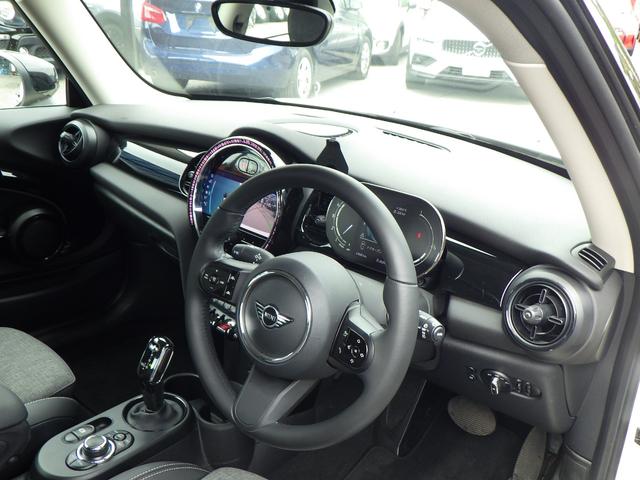 ＭＩＮＩ クーパーＤ　禁煙車　ＡＣＣ　バックカメラ　バックセンサー　スマートキー　ハーフレザー　ＵＳＢ　ブルートゥース　インテリジェントセーフティー　スポーツモード切替　ＵＫテール　アルミホイール　安心ロング保証（22枚目）