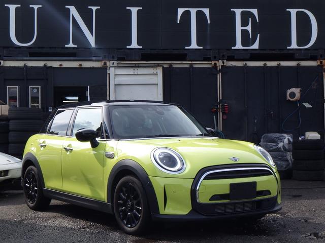 ＭＩＮＩ クーパーＤ　クラシック・トリム　ワンオーナー　禁煙車　アップルカープレイ　スマートキー　スポーツモード切替　ハーフレザー　ドライブレコーダー　バックカメラ　コーナセンサー　パーキグアシスト　ＵＫテール　ＬＥＤライト　安心ロング保証（2枚目）