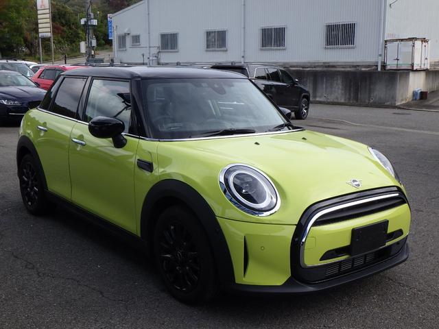 ＭＩＮＩ クーパーＤ　クラシック・トリム　ワンオーナー　禁煙車　アップルカープレイ　スマートキー　スポーツモード切替　ハーフレザー　ドライブレコーダー　バックカメラ　コーナセンサー　パーキグアシスト　ＵＫテール　ＬＥＤライト　安心ロング保証（8枚目）
