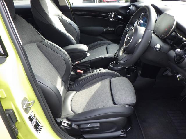 ＭＩＮＩ クーパーＤ　クラシック・トリム　ワンオーナー　禁煙車　アップルカープレイ　スマートキー　スポーツモード切替　ハーフレザー　ドライブレコーダー　バックカメラ　コーナセンサー　パーキグアシスト　ＵＫテール　ＬＥＤライト　安心ロング保証（22枚目）