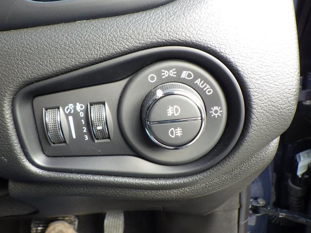 ジープ・レネゲード リミテッド 禁煙車 レザーシート シートヒーター パワーシート ステアリングヒーター LEDライト 純正ナビ バックカメラ バックセンサー LEDライト ACC スマートキー 安心ロング保証(32枚目)