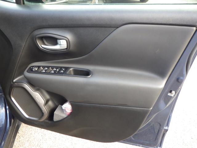 ジープ・レネゲード リミテッド 禁煙車 レザーシート シートヒーター パワーシート ステアリングヒーター LEDライト 純正ナビ バックカメラ バックセンサー LEDライト ACC スマートキー 安心ロング保証(34枚目)