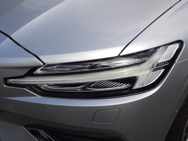 S60 T5 インスクリプション 禁煙車 純正ナビ 地デジ 360度カメラ コーナーセンサー パーキグアシスト レザーシート シートヒーター パワーシート ステアリングヒーター ドライブレコーダー ACC ヘッドアップディスプレー(4枚目)