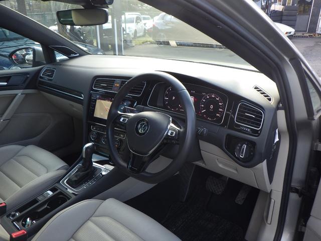 ゴルフヴァリアント ＴＳＩハイライン　マイスター　２０２０年モデル　禁煙車　レザーシート　シートヒーター　パワーシート　純正ナビ　地デジ　バックカメラ　コーナーセンサー　パーキグアシスト　スマートキー　ＬＥＤライト　純正アルミホイール　安心ロング保証（22枚目）