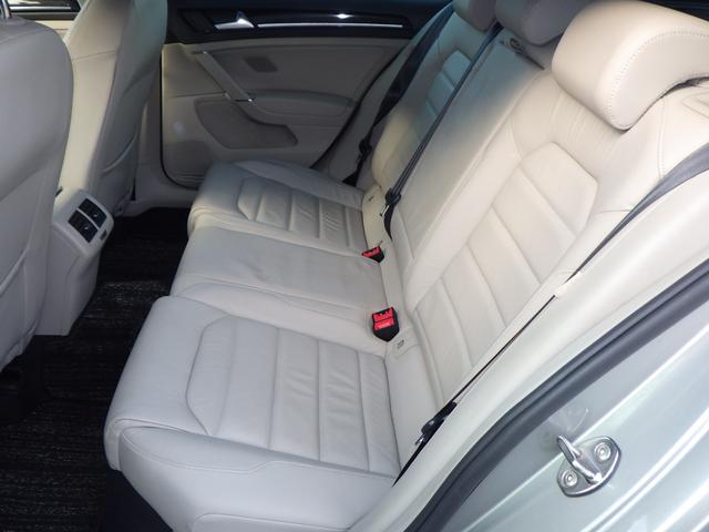 ゴルフヴァリアント ＴＳＩハイライン　マイスター　２０２０年モデル　禁煙車　レザーシート　シートヒーター　パワーシート　純正ナビ　地デジ　バックカメラ　コーナーセンサー　パーキグアシスト　スマートキー　ＬＥＤライト　純正アルミホイール　安心ロング保証（26枚目）