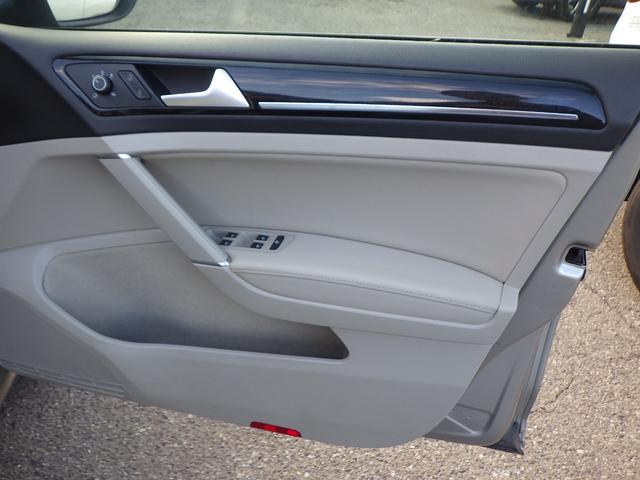 ゴルフヴァリアント ＴＳＩハイライン　マイスター　２０２０年モデル　禁煙車　レザーシート　シートヒーター　パワーシート　純正ナビ　地デジ　バックカメラ　コーナーセンサー　パーキグアシスト　スマートキー　ＬＥＤライト　純正アルミホイール　安心ロング保証（33枚目）