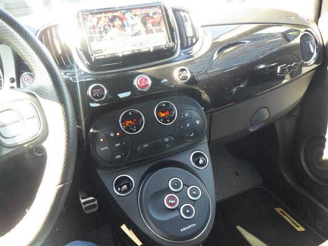 アバルト５９５ スコルピオーネオーロ　左ハンドル　ナビ地デジ　バックカメラ　ブルートゥース　ハーフレザー　パドルシフト　１７インチアルミ　キセノンライト　安心ロング保証（27枚目）