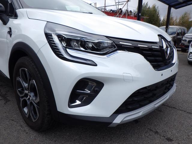 右フロント修復ありでオークションより入庫しています。見てもわかりませんし、もちろん走りにも影響はありません。令和３年　キャプチャー　１３０００キロ　禁煙車　ナビ地デジ付をこの価格で買うチャンスです