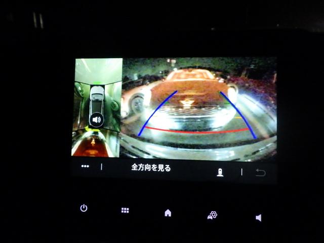 便利なバックカメラも付いています。