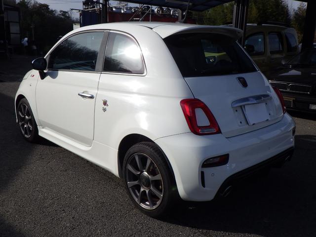 アバルト５９５ ベースグレード　禁煙車　アップルカープレイ　純正アルミホイール　キセノンライト　バックセンサー　パドルシフト　スポーツモード切替　ブルートゥース　ＵＳＢ　　安心ロング保証（11枚目）