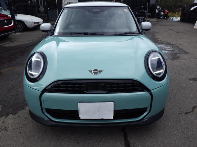 ＭＩＮＩ クーパーＣ　クラシック・トリム　禁煙車　純正ナビ　バックカメラ　コーナーセンサー　パーキングアシスト　レザーシート　シートヒーター　ステアリングヒーター　ＡＣＣ　ヘッドアップディスプレイ　ケイタイ充電　スマートキー　メーカー保証継承（12枚目）