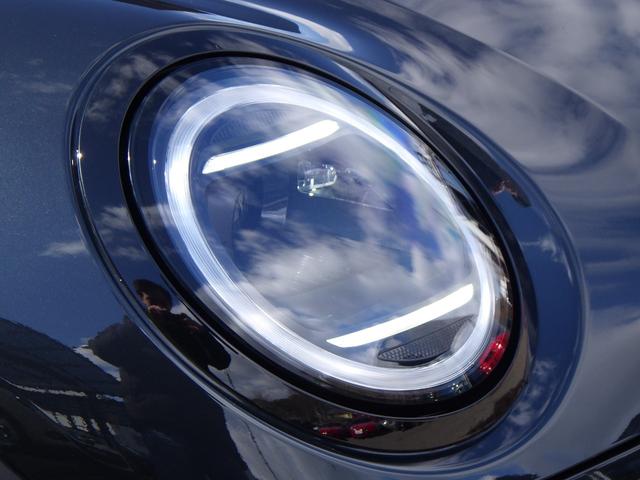 MINI クーパーC クラシック・トリム ワンオーナー禁煙車 レザーシート シートヒーター ステアリングヒーター 純正ナビ バックカメラ コーナーセンサー パーキグアシスト ケイタイ充電 ACC ヘッドアップディスプレー メーカー保証継承(3枚目)