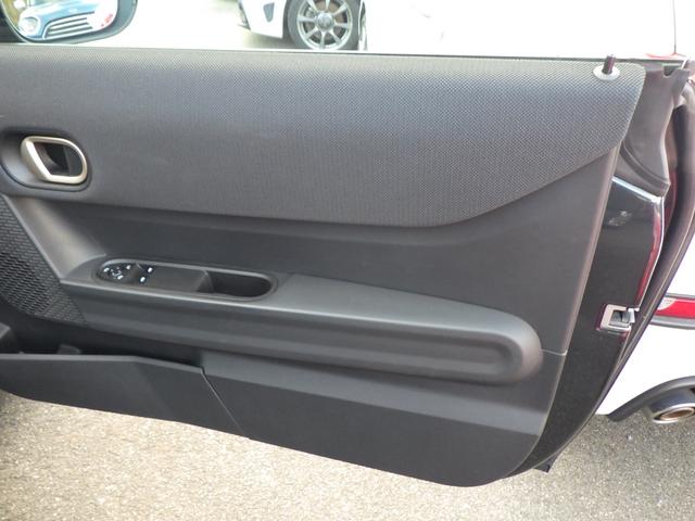 MINI クーパーC クラシック・トリム ワンオーナー禁煙車 レザーシート シートヒーター ステアリングヒーター 純正ナビ バックカメラ コーナーセンサー パーキグアシスト ケイタイ充電 ACC ヘッドアップディスプレー メーカー保証継承(32枚目)