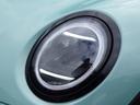 ＭＩＮＩ クーパーＣ　クラシック・トリム　禁煙車　純正ナビ　バックカメラ　コーナーセンサー　パーキングアシスト　レザーシート　シートヒーター　ステアリングヒーター　ＡＣＣ　ヘッドアップディスプレイ　ケイタイ充電　スマートキー　メーカー保証継承（4枚目）