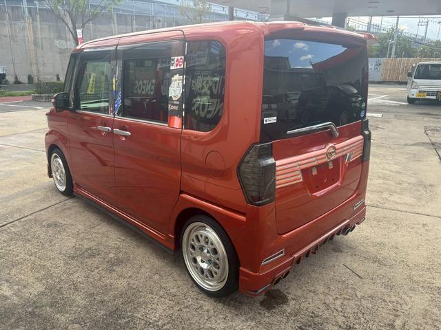 タント カスタムＲＳ　トップエディションＳＡＩＩ　純正８インチナビ　バックカメラ　エアロ　ダウンサス　１６インチアルミ　スモークテール　両側パワースライドドア（5枚目）