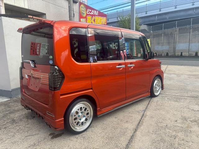 タント カスタムＲＳ　トップエディションＳＡＩＩ　純正８インチナビ　バックカメラ　エアロ　ダウンサス　１６インチアルミ　スモークテール　両側パワースライドドア（7枚目）