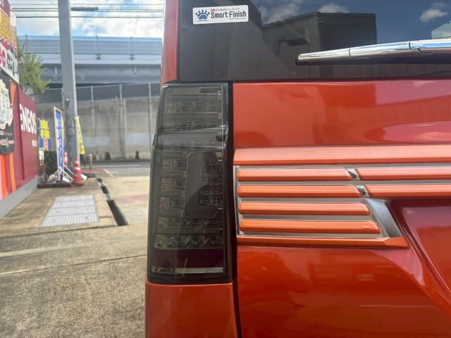 タント カスタムＲＳ　トップエディションＳＡＩＩ　純正８インチナビ　バックカメラ　エアロ　ダウンサス　１６インチアルミ　スモークテール　両側パワースライドドア（18枚目）