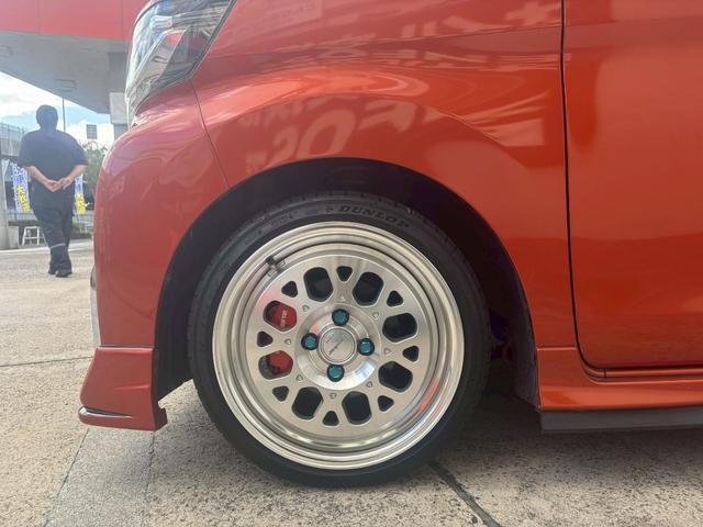 タント カスタムＲＳ　トップエディションＳＡＩＩ　純正８インチナビ　バックカメラ　エアロ　ダウンサス　１６インチアルミ　スモークテール　両側パワースライドドア（24枚目）