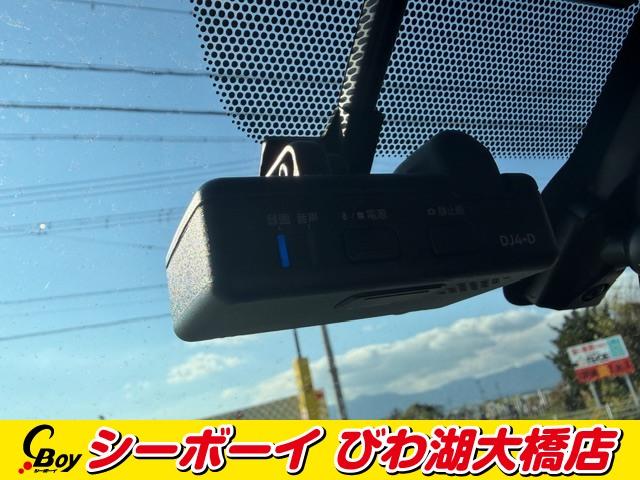 NV350キャラバンバン ロングライダープレミアムGXターボプロスタイルパック ワンオーナー ディーゼル ベッドキット 全方位カメラ 寒冷地仕様 クロスエイト17インチAW 純正7インチナビ フルセグ ETC ホワイトレター ブラックカプロンシート LEDヘッド(20枚目)