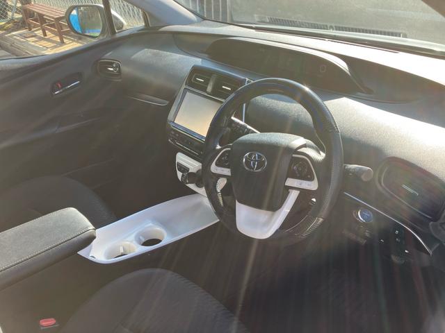 プリウス Ｓ　Ｓ　サンルーフ　エアロ　テイン車高調　１９インチアルミ　純正ナビ　　フルセグ　バックカメラ　社外ステアリング　クルーズコントロール　リアフイルム　Ｂｌｕｅｔｏｏｔｈ（16枚目）