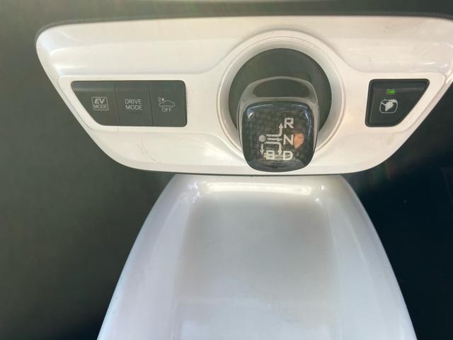 プリウス Ｓ　Ｓ　サンルーフ　エアロ　テイン車高調　１９インチアルミ　純正ナビ　　フルセグ　バックカメラ　社外ステアリング　クルーズコントロール　リアフイルム　Ｂｌｕｅｔｏｏｔｈ（22枚目）
