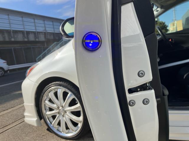 プリウス Ｓ　Ｓ　サンルーフ　エアロ　テイン車高調　１９インチアルミ　純正ナビ　　フルセグ　バックカメラ　社外ステアリング　クルーズコントロール　リアフイルム　Ｂｌｕｅｔｏｏｔｈ（30枚目）