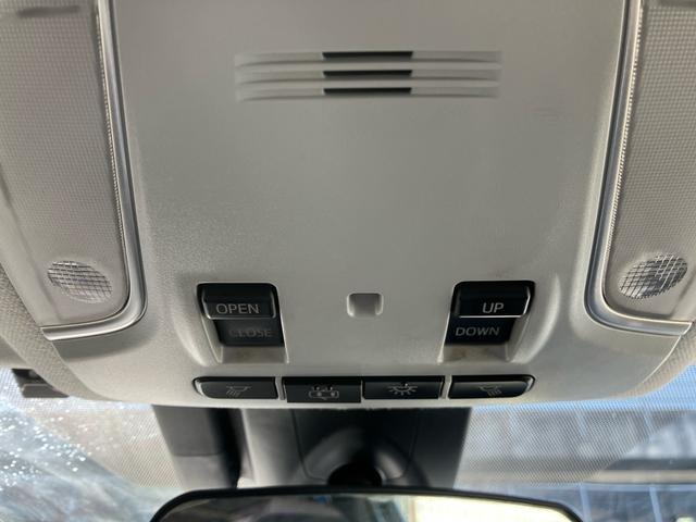 プリウス Ｓ　Ｓ　サンルーフ　エアロ　テイン車高調　１９インチアルミ　純正ナビ　　フルセグ　バックカメラ　社外ステアリング　クルーズコントロール　リアフイルム　Ｂｌｕｅｔｏｏｔｈ（31枚目）