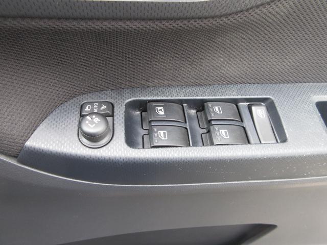 ムーヴ ＸリミテッドＩＩ　ＳＡＩＩＩ　オートエアコン　運転席シートヒーター　プッシュボタンスタート　アイドリングストップ　電動格納式ドアミラー　アルミホイール　オーディオ穴　バックカメラ対応（10枚目）