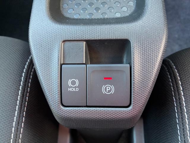 タフト Ｇ　ダーククロムベンチャー　電動パーキング　ＬＥＤヘッドランプ　アイドリングストップ　プッシュボタンスタート　前席シートヒーター　コーナーセンサー　電動格納式ミラー　オートエアコン　キーフリーシステム　オーディオ穴（4枚目）