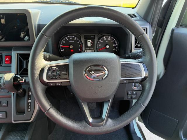 タフト Ｇ　ダーククロムベンチャー　電動パーキング　ＬＥＤヘッドランプ　アイドリングストップ　プッシュボタンスタート　前席シートヒーター　コーナーセンサー　電動格納式ミラー　オートエアコン　キーフリーシステム　オーディオ穴（8枚目）