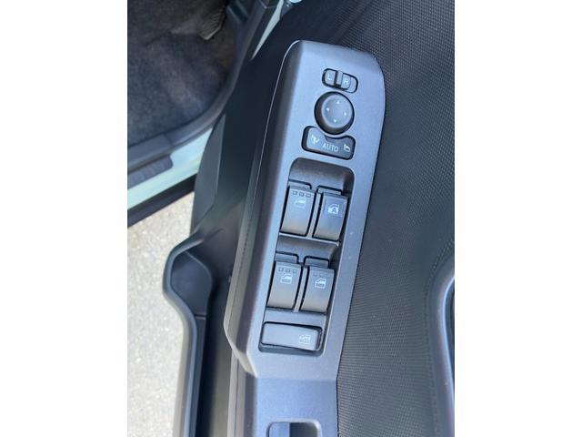 タフト Ｇ　ダーククロムベンチャー　電動パーキング　ＬＥＤヘッドランプ　アイドリングストップ　プッシュボタンスタート　前席シートヒーター　コーナーセンサー　電動格納式ミラー　オートエアコン　キーフリーシステム　オーディオ穴（12枚目）