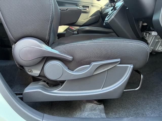 タフト Ｇ　ダーククロムベンチャー　電動パーキング　ＬＥＤヘッドランプ　アイドリングストップ　プッシュボタンスタート　前席シートヒーター　コーナーセンサー　電動格納式ミラー　オートエアコン　キーフリーシステム　オーディオ穴（17枚目）