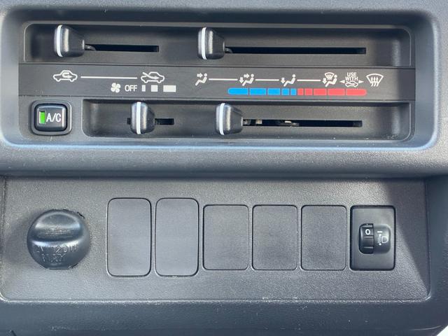 ハイゼットトラック スタンダード マニュアルエアコン パワーステアリング AM/FMチューナー 運転席エアバッグ(3枚目)
