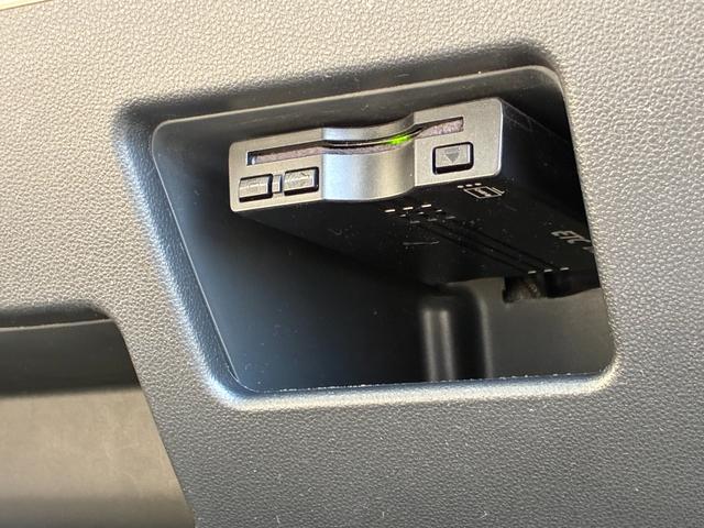 ムーヴキャンバス Ｇメイクアップ　ＳＡＩＩ　ナビゲーション　バックカメラ　ＥＴＣ　ＬＥＤヘッドランプ　プッシュボタンスタート　アイドリングストップ　両側パワースライドドア　オートエアコン　電動格納式ミラー（8枚目）