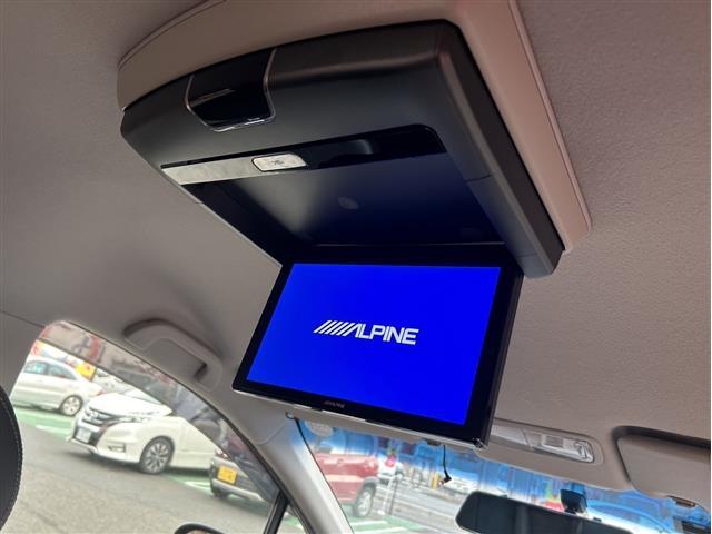 フリード Ｇ　プレミアムエディション　ＥＴＣ　バックカメラ　ナビ　ＴＶ　オートクルーズコントロール　両側スライドドア　ＨＩＤ　スマートキー　電動格納ミラー　後席モニター　３列シート　ウォークスルー　ＣＶＴ　アルミホイール　ＵＳＢ（3枚目）