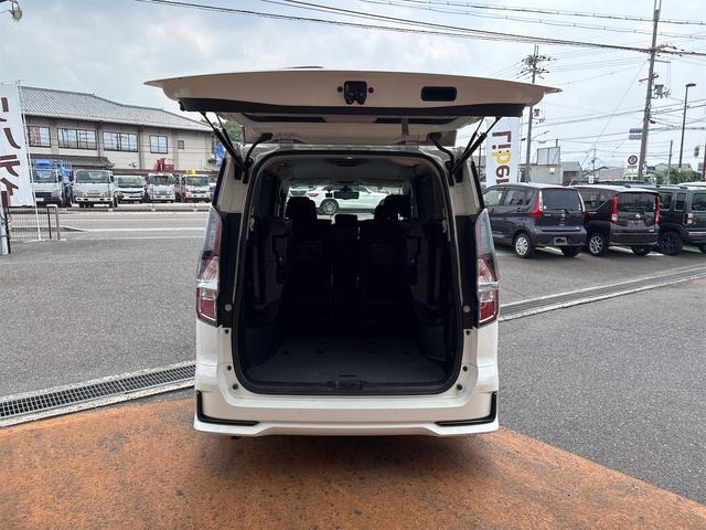 セレナ ハイウェイスターＶ　ドライブレコーダー　全周囲カメラ　ナビ　ＴＶ　クリアランスソナー　オートクルーズコントロール　両側電動スライドドア　オートライト　スマートキー　アイドリングストップ　電動格納ミラー　３列シート　ＣＶＴ（23枚目）
