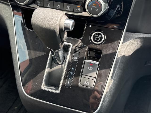 セレナ ハイウェイスターＶ　ＥＴＣ　純正１０インチナビ　ＴＶ　クリアランスソナー　オートクルーズコントロール　衝突被害軽減システム　両側電動スライドドア　オートライト　ＬＥＤヘッドランプ　スマートキー　アイドリングストップ（11枚目）