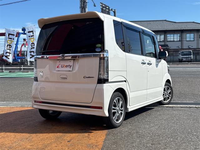 Ｎ－ＢＯＸカスタム Ｇ　ＳＳパッケージ　ＥＴＣ　バックカメラ　両側スライド・片側電動　ナビ　ＴＶ　オートライト　スマートキー　アイドリングストップ　電動格納ミラー　シートヒーター　ＣＶＴ　ＥＳＣ　ＣＤ　ＵＳＢ　Ｂｌｕｅｔｏｏｔｈ（18枚目）