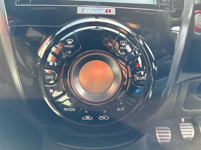 ノート ニスモ S ETC アルミホイール LEDヘッドランプ スマートキー 電動格納ミラー MT 盗難防止システム 衝突安全ボディ ABS ESC ミュージックプレイヤー接続可 エアコン パワーステアリング(8枚目)