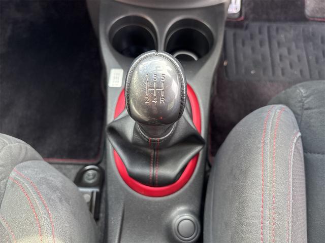 ノート ニスモ S ETC アルミホイール LEDヘッドランプ スマートキー 電動格納ミラー MT 盗難防止システム 衝突安全ボディ ABS ESC ミュージックプレイヤー接続可 エアコン パワーステアリング(9枚目)