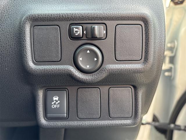ノート ニスモ S ETC アルミホイール LEDヘッドランプ スマートキー 電動格納ミラー MT 盗難防止システム 衝突安全ボディ ABS ESC ミュージックプレイヤー接続可 エアコン パワーステアリング(11枚目)