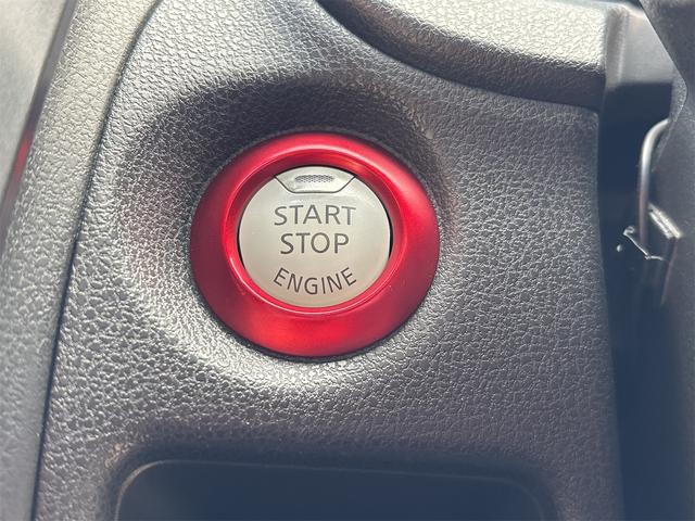 ノート ニスモ S ETC アルミホイール LEDヘッドランプ スマートキー 電動格納ミラー MT 盗難防止システム 衝突安全ボディ ABS ESC ミュージックプレイヤー接続可 エアコン パワーステアリング(12枚目)